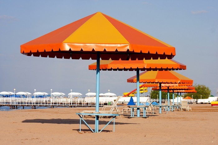Зонтики на пляже