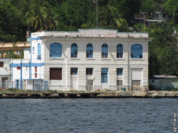 Прибрежное здание