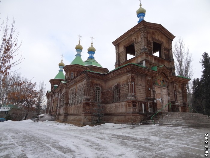 Церковь Святой Троицы в Караколе