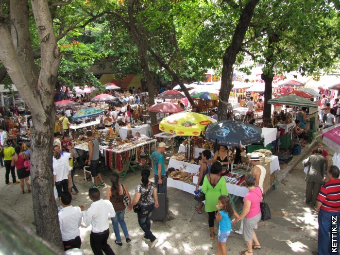 Сувенирный рынок в Гаване