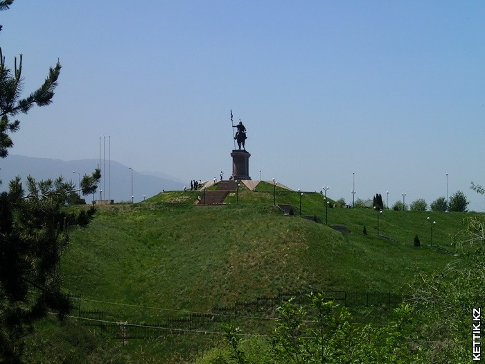 Памятник Наурызбай-батыру