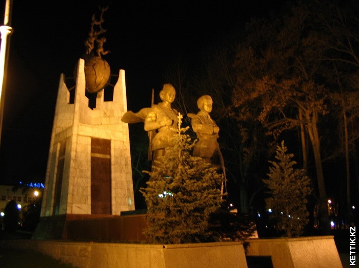 Памятник Алие и Маншук