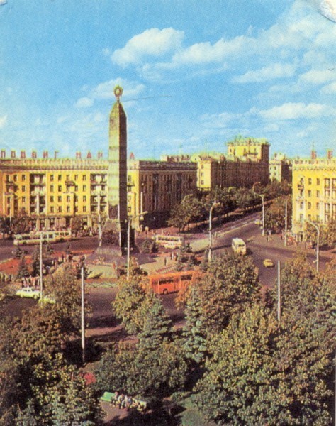 Обелиск на площади Победы