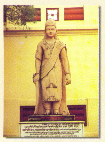 Индийская статуя