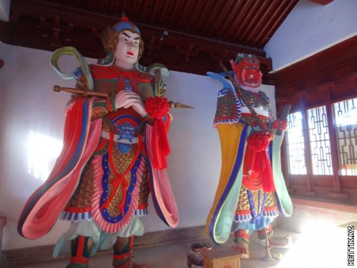 Китайские статуи
