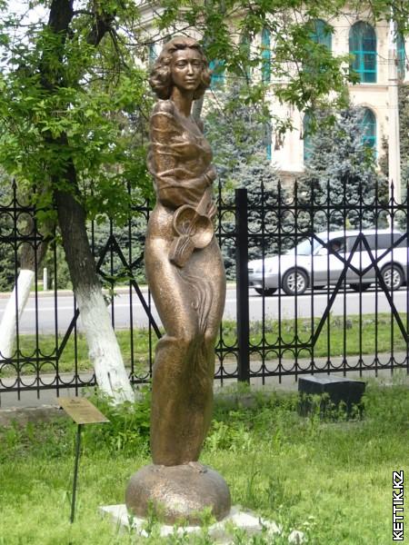 Скульптуры в Кастеевке