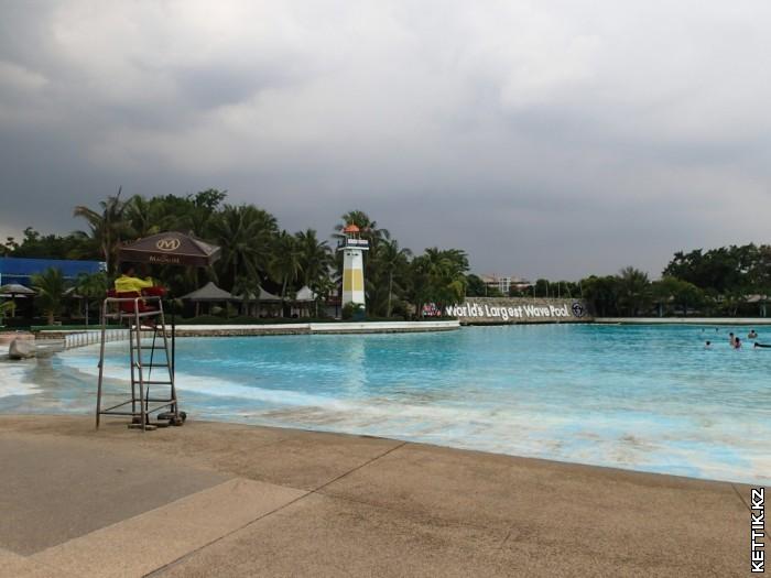 World's Largest Wave Pool