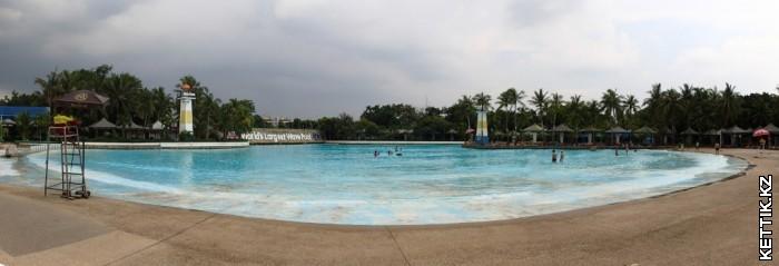 World's Largest Wave Pool