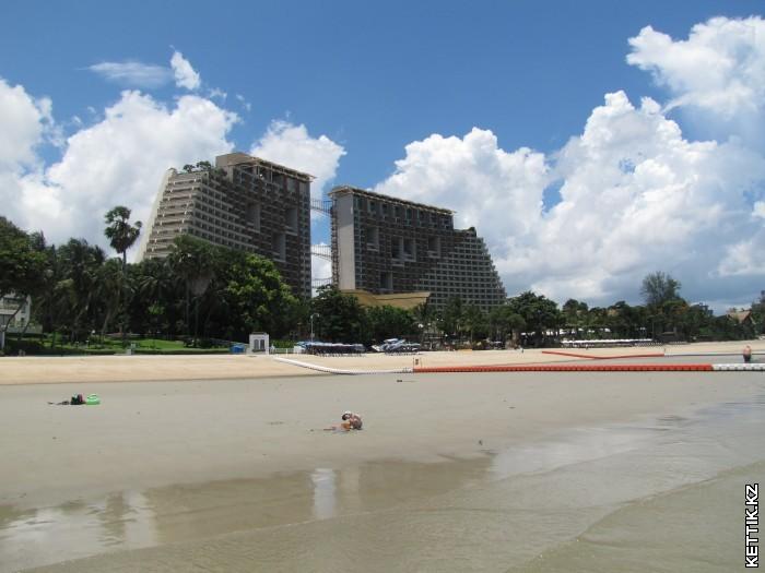 Centara Grand Mirage Beach