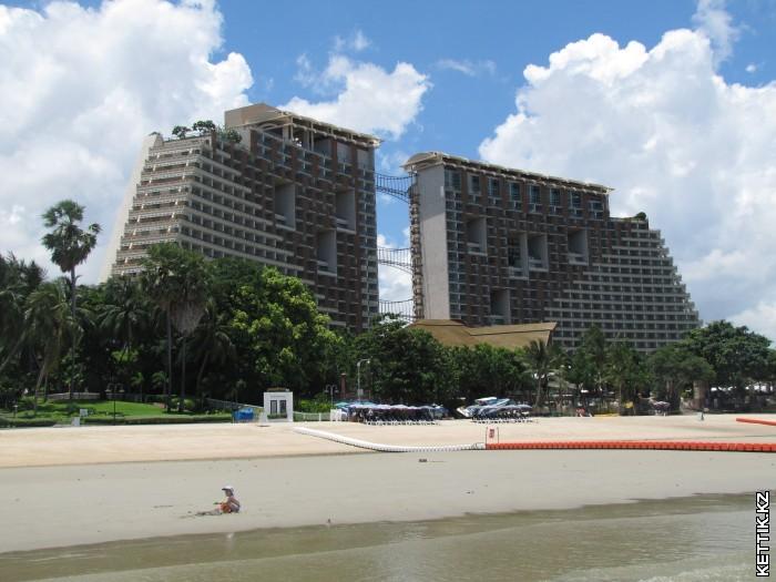 Centara Grand Mirage Beach