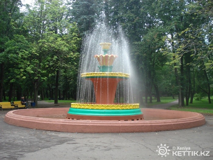 Фонтан работает
